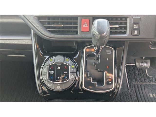 TOYOTA VOXY 2016 Image 31