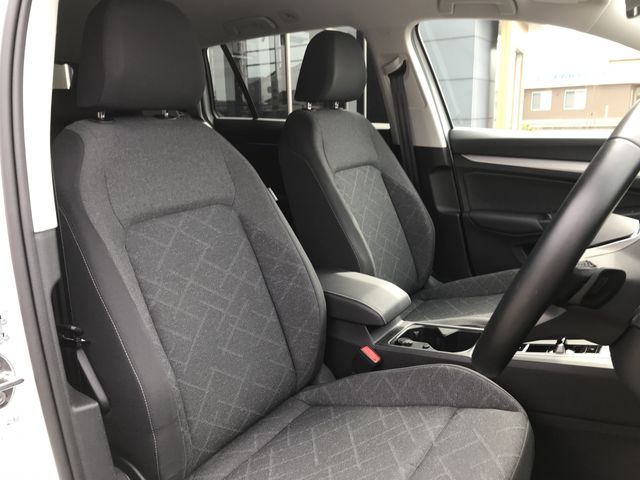 VOLKSWAGEN GOLF VARI 2024 Image 31