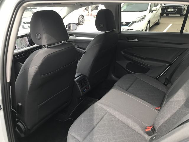 VOLKSWAGEN GOLF VARI 2024 Image 31