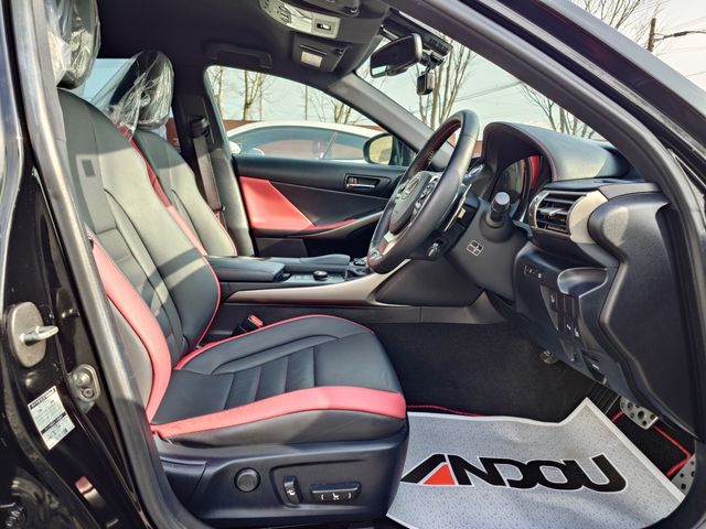 TOYOTA LEXUS IS300H 2015 Image 31