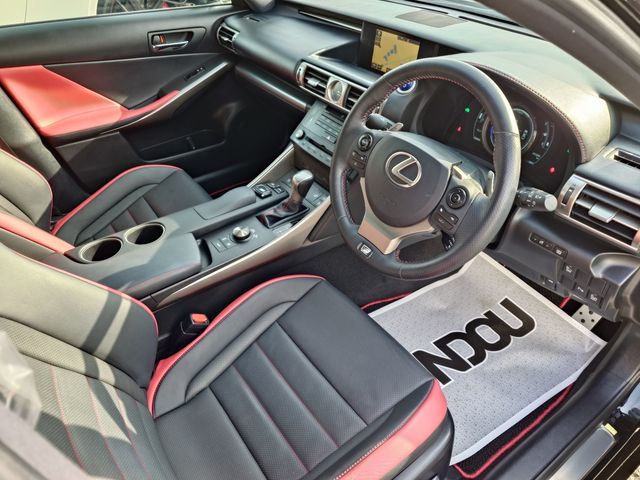 TOYOTA LEXUS IS300H 2015 Image 31