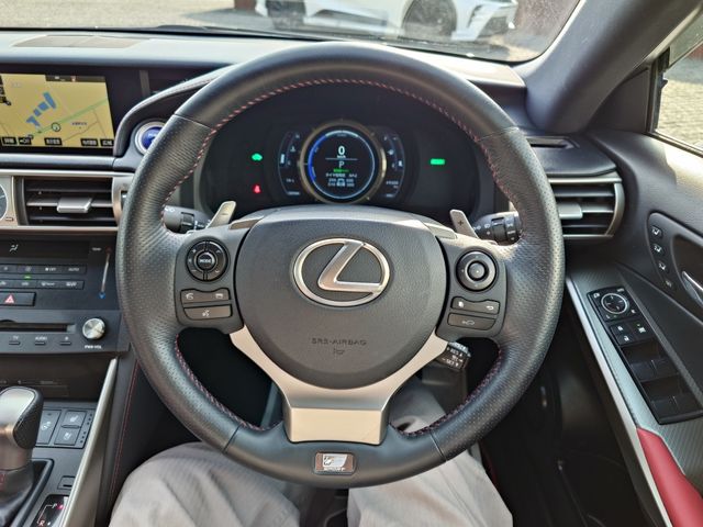 TOYOTA LEXUS IS300H 2015 Image 31