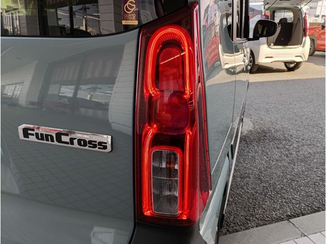 DAIHATSU TANTO FAN CROSS 2023 Image 31