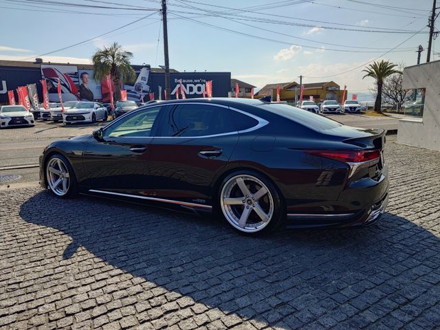 TOYOTA LEXUS LS500H 2017 Image 31