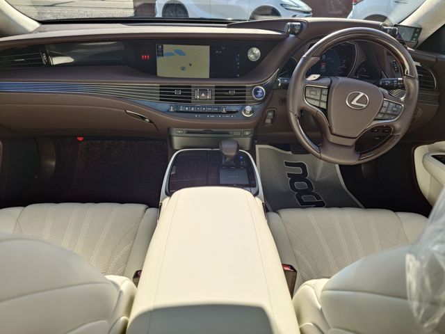 TOYOTA LEXUS LS500H 2017 Image 31