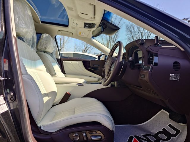 TOYOTA LEXUS LS500H 2017 Image 31