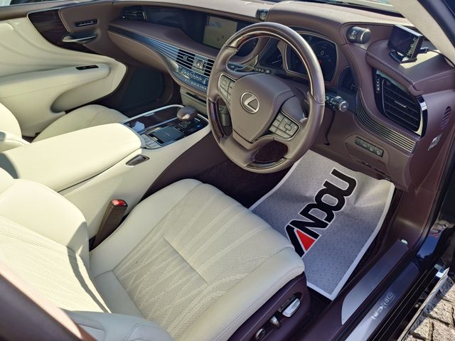 TOYOTA LEXUS LS500H 2017 Image 31