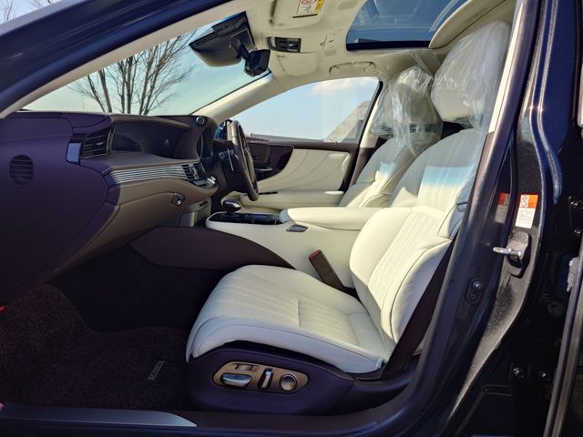 TOYOTA LEXUS LS500H 2017 Image 31