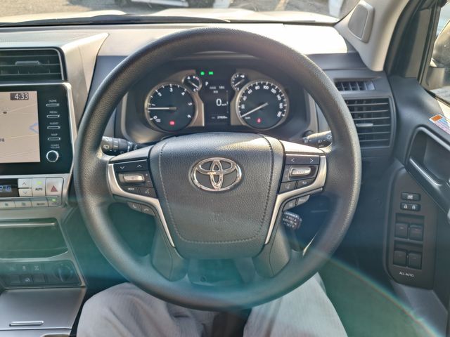 TOYOTA LANDCRUISER PRADO 2023 Image 31