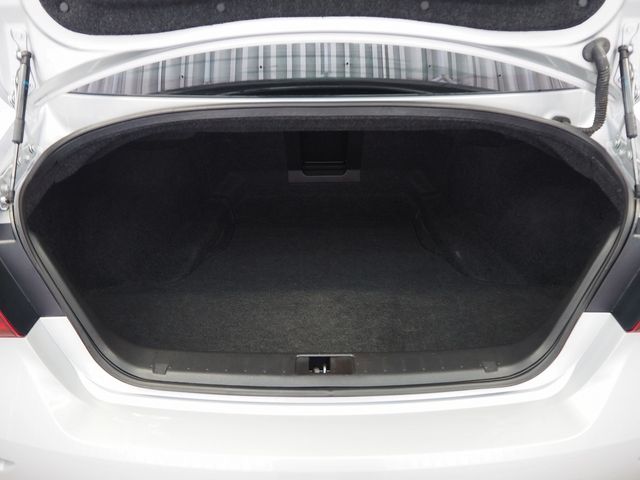 NISSAN FUGA 4WD 2017 Image 31