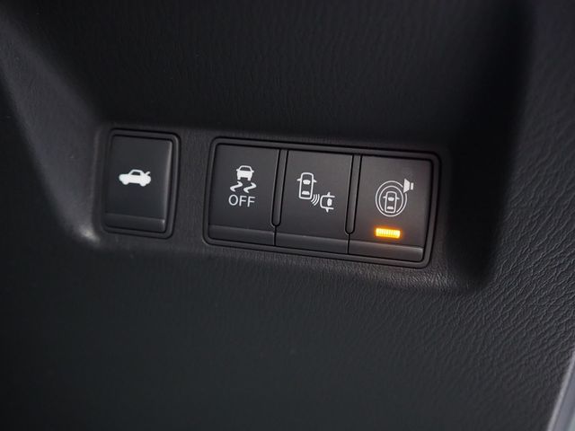 NISSAN FUGA 4WD 2017 Image 31