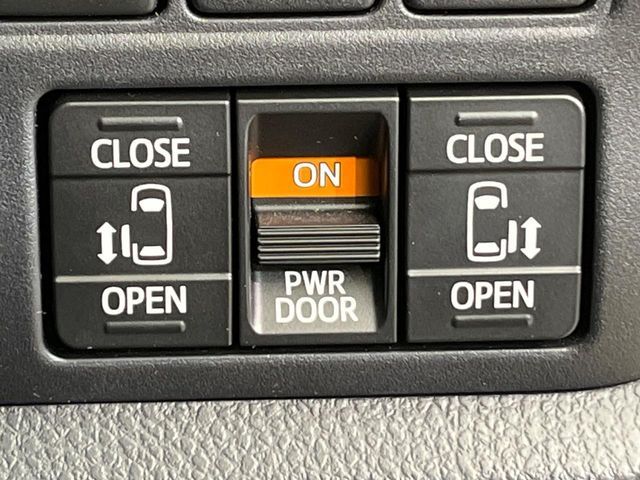 TOYOTA VOXY 2018 Image 31