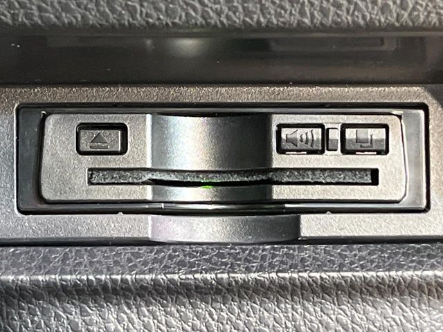 TOYOTA VOXY 2018 Image 31