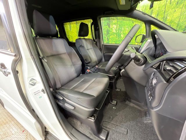 TOYOTA VOXY 2018 Image 31