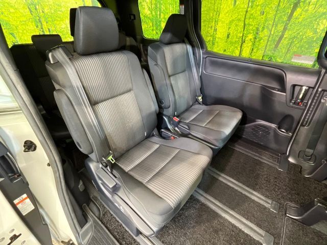 TOYOTA VOXY 2018 Image 31