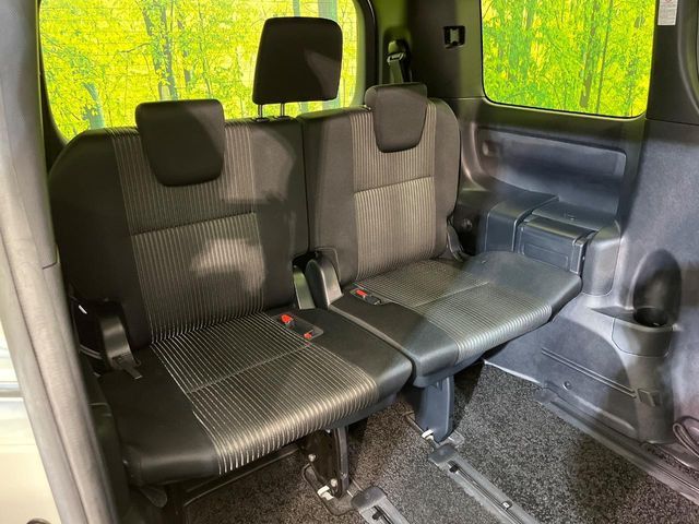 TOYOTA VOXY 2018 Image 31