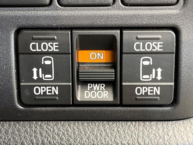 TOYOTA NOAH 4WD 2018 Image 31