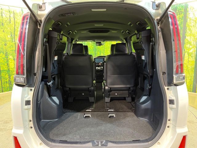 TOYOTA NOAH 4WD 2018 Image 31