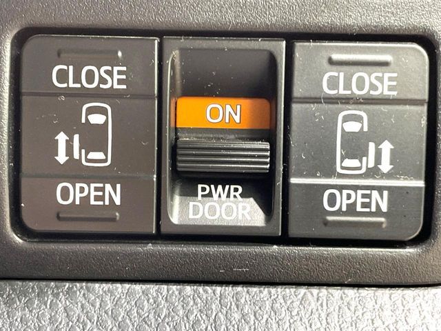 TOYOTA NOAH 2018 Image 31