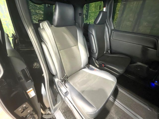 TOYOTA NOAH 2018 Image 31