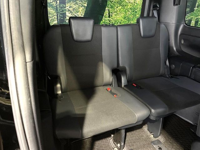 TOYOTA NOAH 2018 Image 31