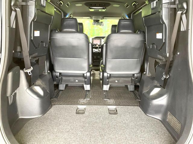 TOYOTA NOAH 2018 Image 31