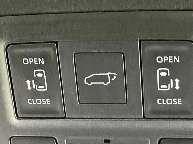 TOYOTA VOXY HYBRID 2023 Image 31