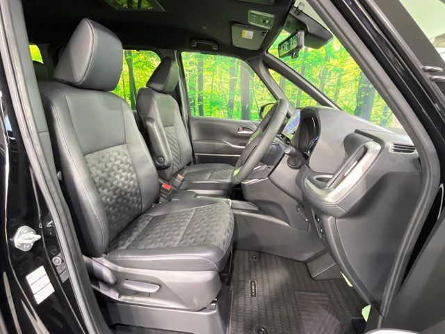 TOYOTA VOXY HYBRID 2023 Image 31