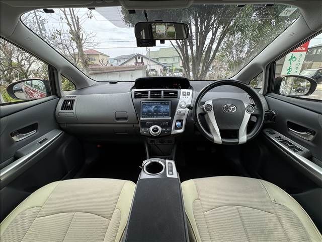 TOYOTA PRIUS ALPHA 2012 Image 31