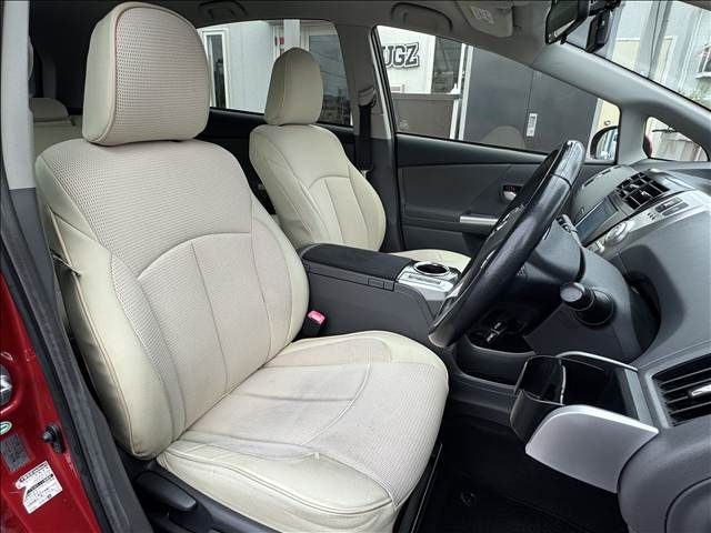 TOYOTA PRIUS ALPHA 2012 Image 31