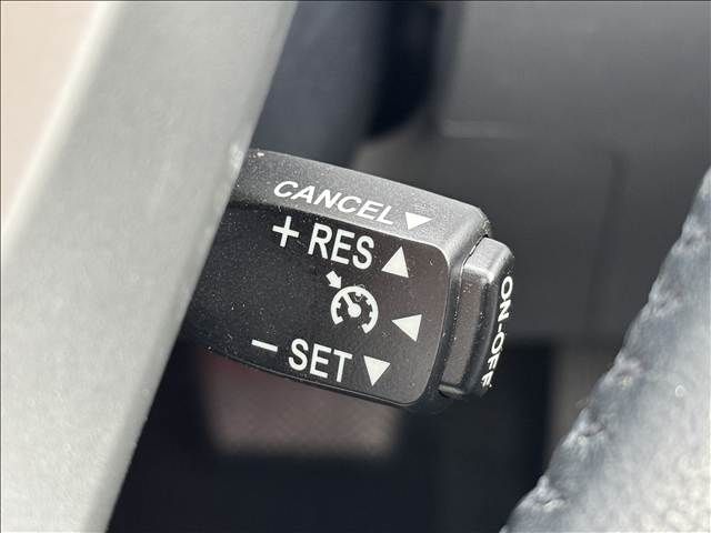 TOYOTA PRIUS ALPHA 2012 Image 31