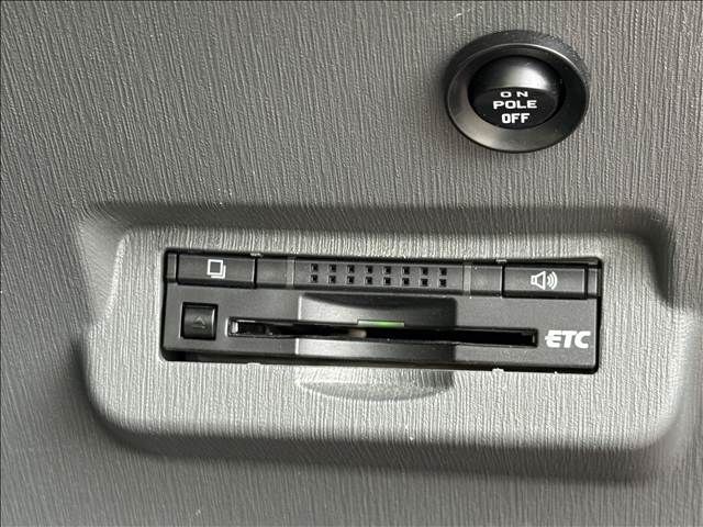 TOYOTA PRIUS ALPHA 2012 Image 31