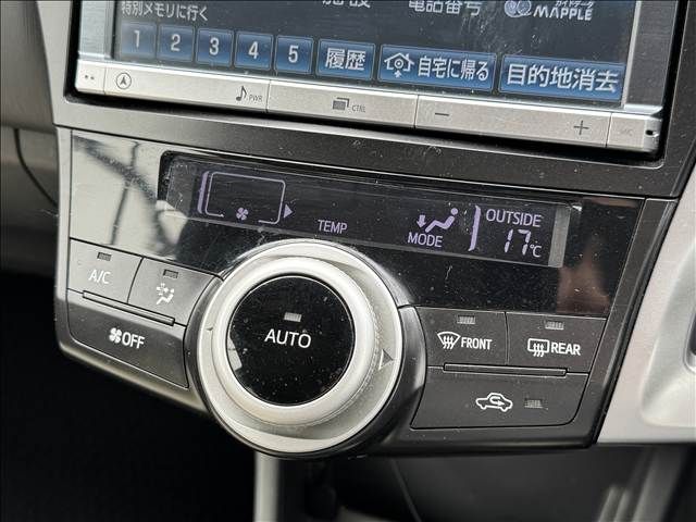 TOYOTA PRIUS ALPHA 2012 Image 31