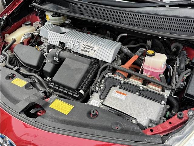 TOYOTA PRIUS ALPHA 2012 Image 31