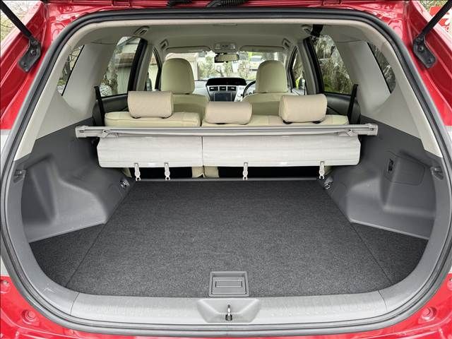 TOYOTA PRIUS ALPHA 2012 Image 31