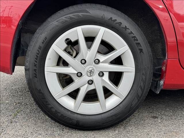 TOYOTA PRIUS ALPHA 2012 Image 31