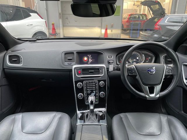 VOLVO V60 2018 Image 31