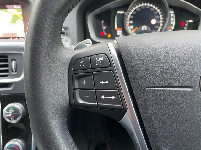 VOLVO V60 2018 Image 31