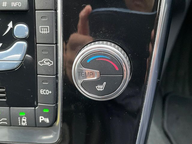 VOLVO V60 2018 Image 31