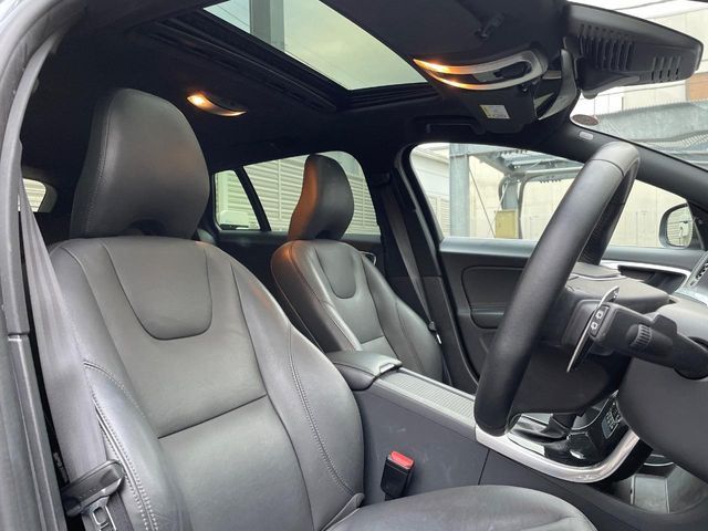 VOLVO V60 2018 Image 31