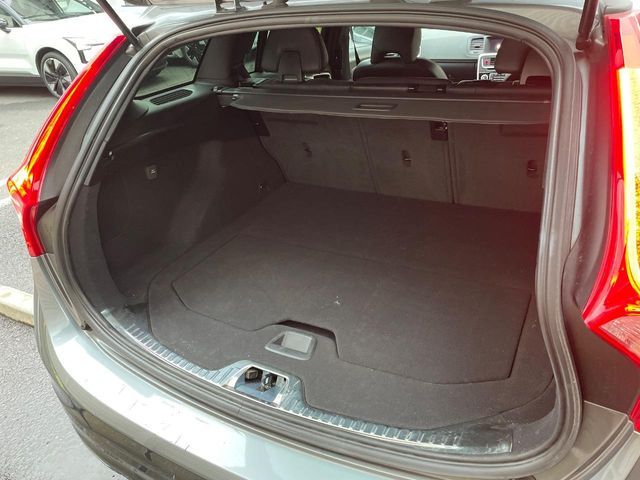VOLVO V60 2018 Image 31