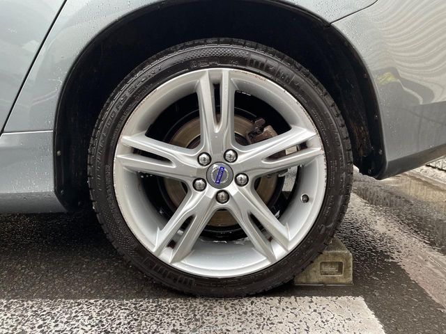 VOLVO V60 2018 Image 31