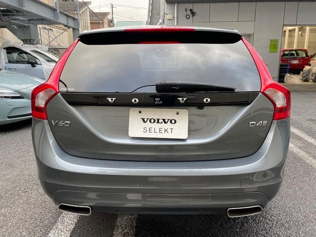 VOLVO V60 2018 Image 31