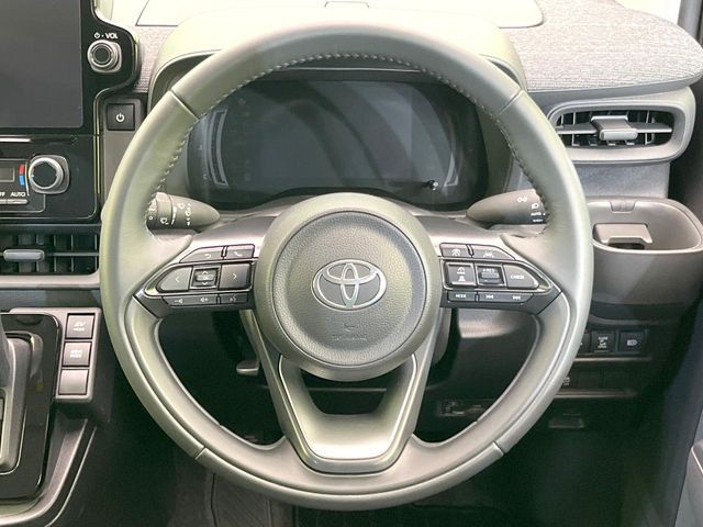 TOYOTA SIENTA HYBRID 2023 Image 31