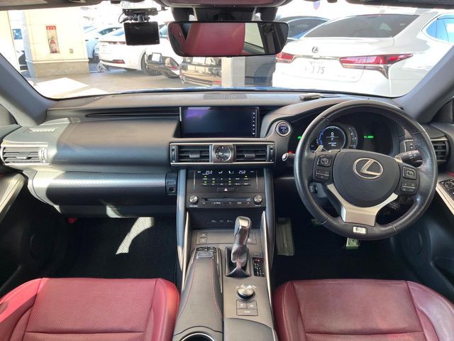 TOYOTA LEXUS IS300H 2018 Image 31