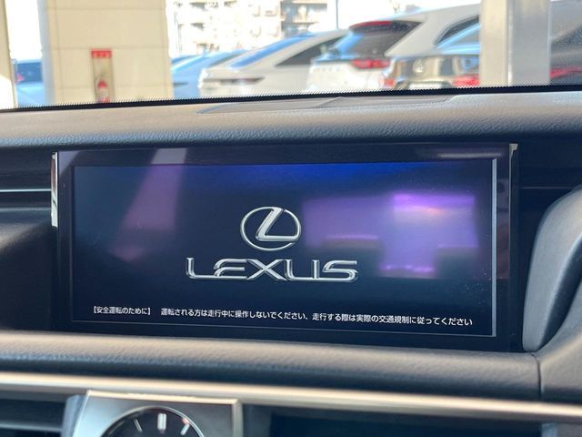 TOYOTA LEXUS IS300H 2018 Image 31