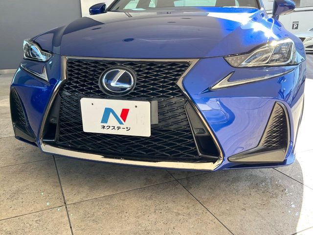 TOYOTA LEXUS IS300H 2018 Image 31