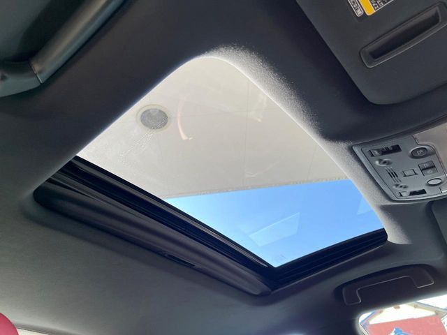 TOYOTA LEXUS IS300H 2018 Image 31