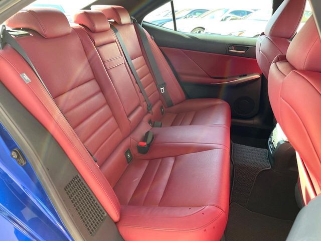 TOYOTA LEXUS IS300H 2018 Image 31