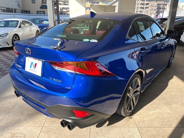 TOYOTA LEXUS IS300H 2018 Image 31